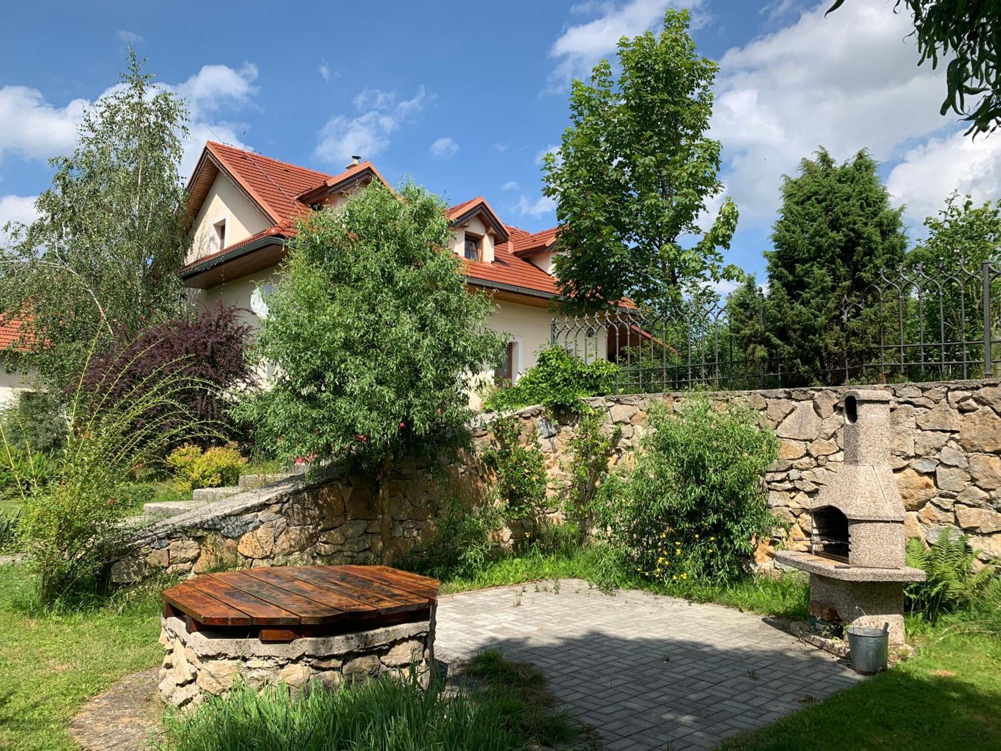 Villa Lypche Бешеньова Екстер'єр фото